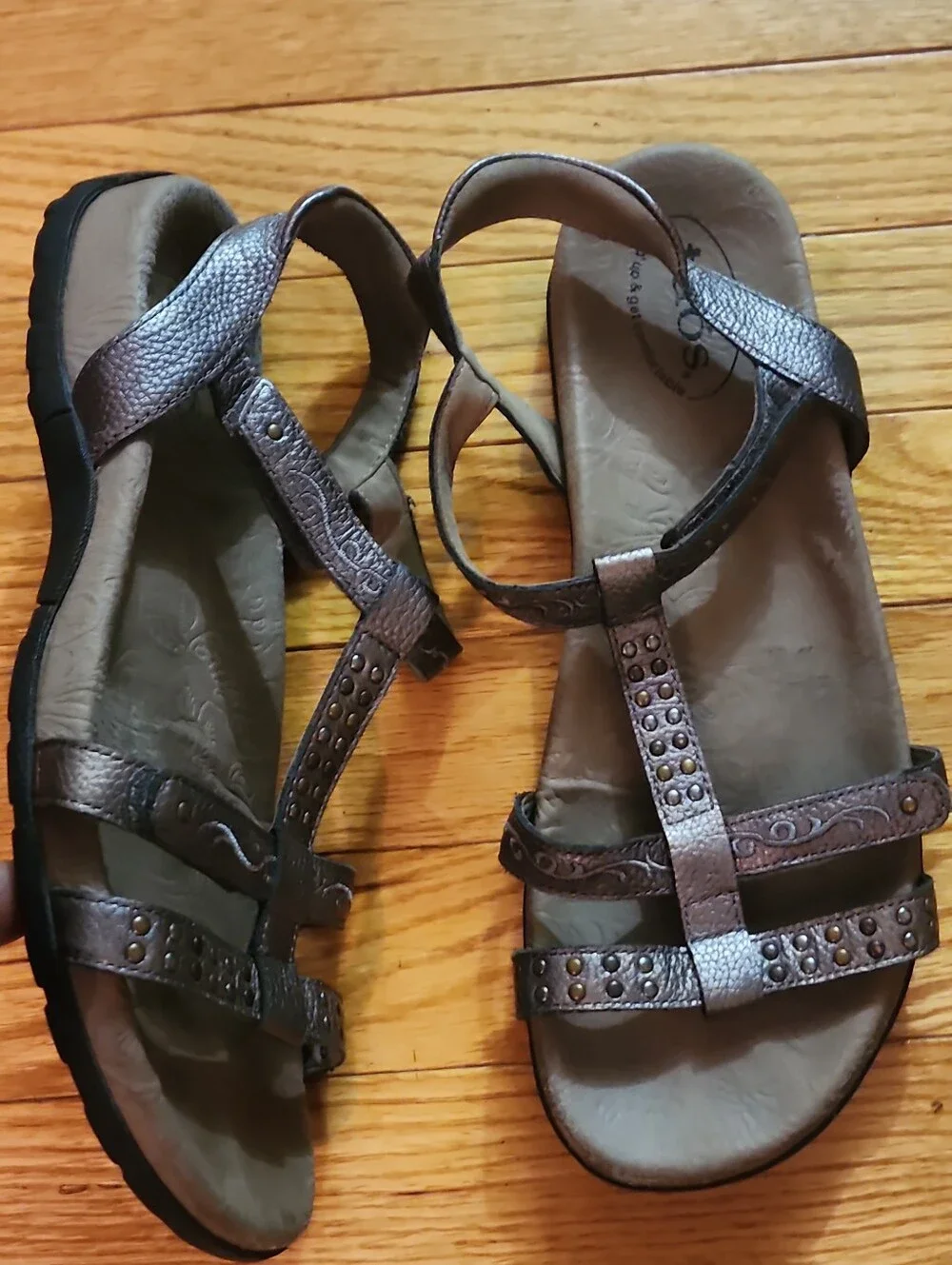Taos Footwear Trophy 2 Women's Pewter Metallic Studded T-Strap Sandals